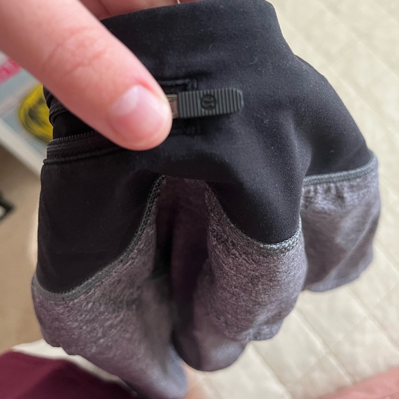 Lululemon speed up shorts size 4 - Picture 2 of 4